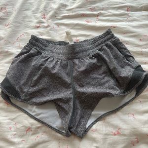 Lululemon Low Rise Hotty Hots size 6
